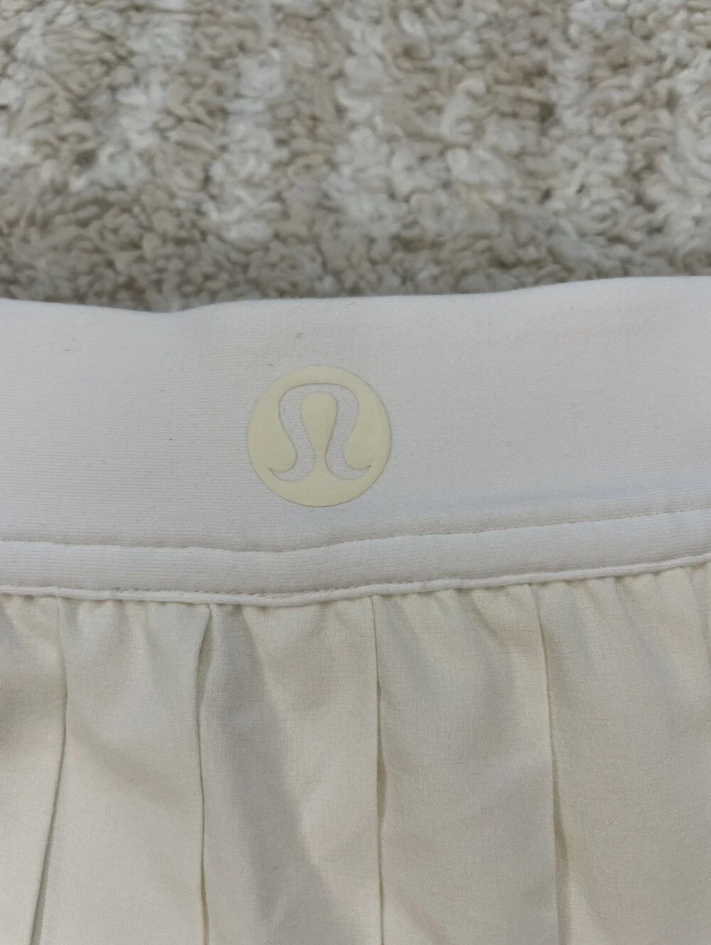 Lululemon Athletica Pleated Mini Skirt in Cream Size 4